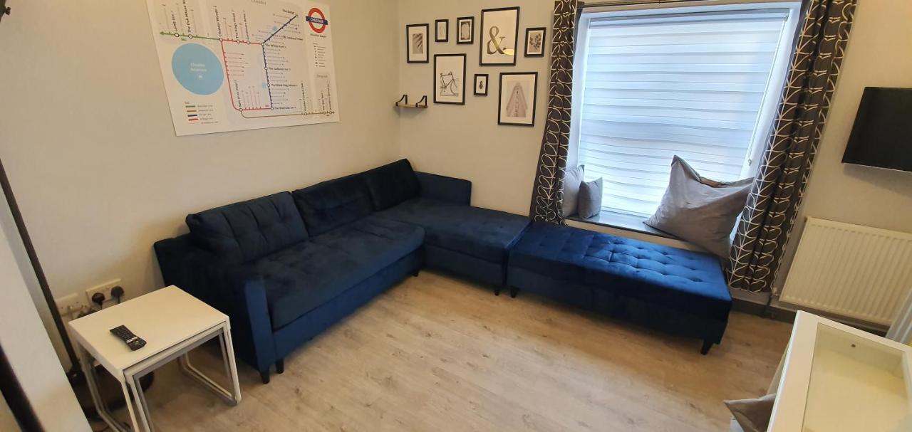 Cheddar Village Apartment Extérieur photo