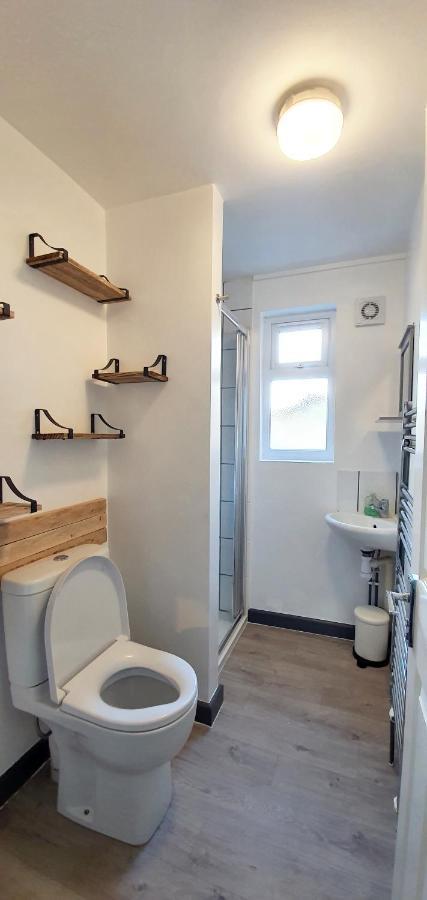 Cheddar Village Apartment Extérieur photo