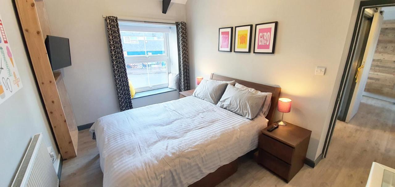 Cheddar Village Apartment Extérieur photo